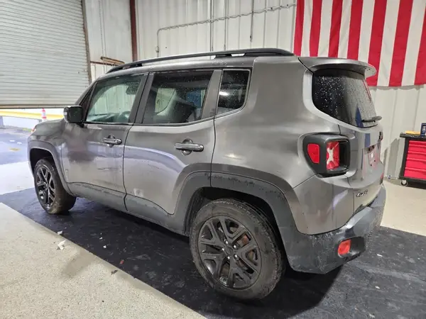 ZACCJBBB8HPG04132 2017 JEEP RENEGADE - Image 2