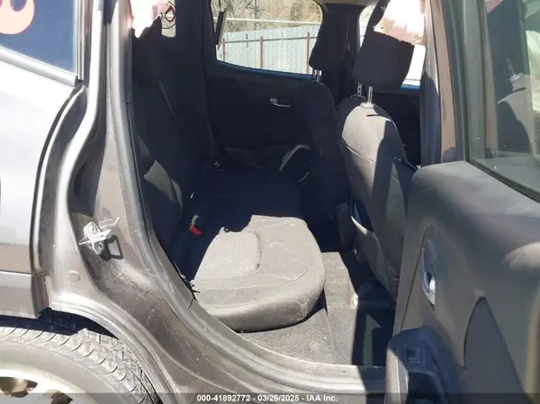 ZACCJBBB8HPG43996 2017 JEEP RENEGADE - Image 8