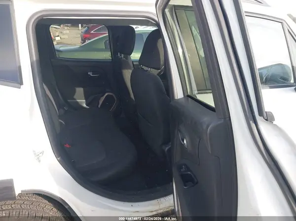 ZACCJBBB8HPG57090 2017 JEEP RENEGADE - Image 8