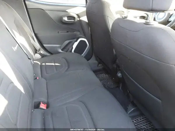 ZACCJBBB8JPH28956 2018 JEEP RENEGADE - Image 8