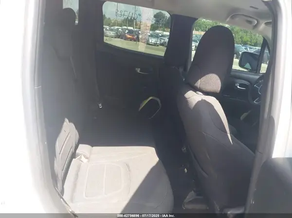 ZACCJBBB8JPH36572 2018 JEEP RENEGADE - Image 8