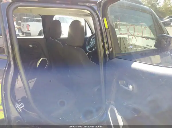 ZACCJBBB8JPH63173 2018 JEEP RENEGADE - Image 8