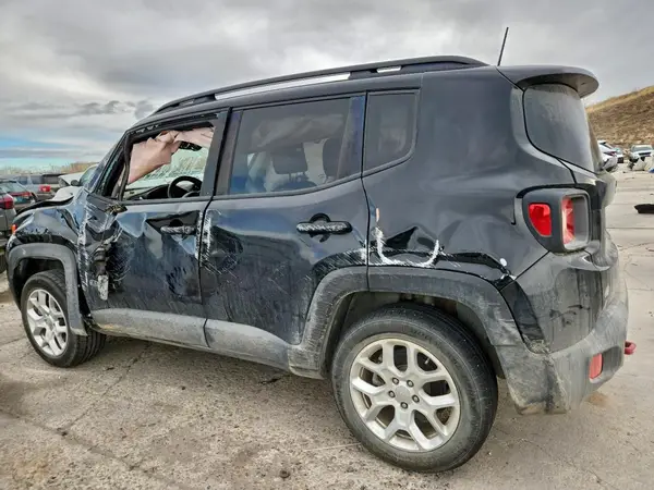 ZACCJBBB8JPJ35871 2018 JEEP RENEGADE - Image 2