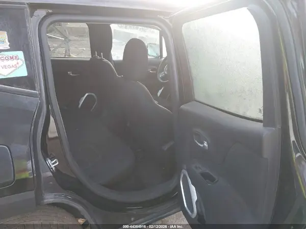 ZACCJBBB8JPJ37717 2018 JEEP RENEGADE - Image 8