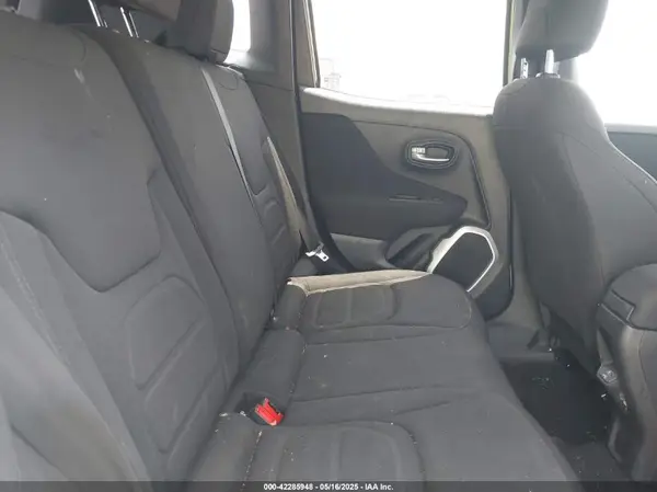 ZACCJBBB8JPJ38768 2018 JEEP RENEGADE - Image 8