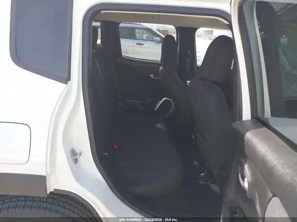 ZACCJBBB8JPJ42058 2018 JEEP RENEGADE - Image 8