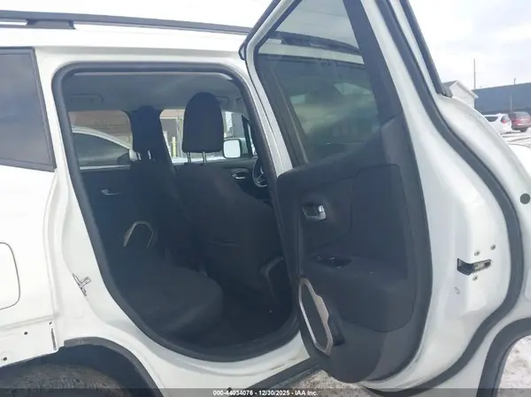 ZACCJBBB9HPF55992 2017 JEEP RENEGADE - Image 8