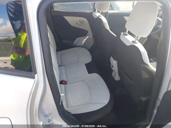 ZACCJBBB9JPH87000 2018 JEEP RENEGADE - Image 8