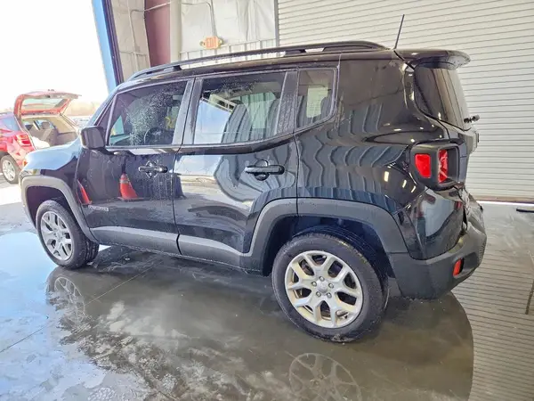 ZACCJBBB9JPJ38245 2018 JEEP RENEGADE - Image 2