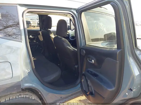 ZACCJBBBXHPF02248 2017 JEEP RENEGADE - Image 8