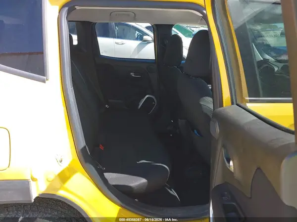 ZACCJBBBXJPH19675 2018 JEEP RENEGADE - Image 8