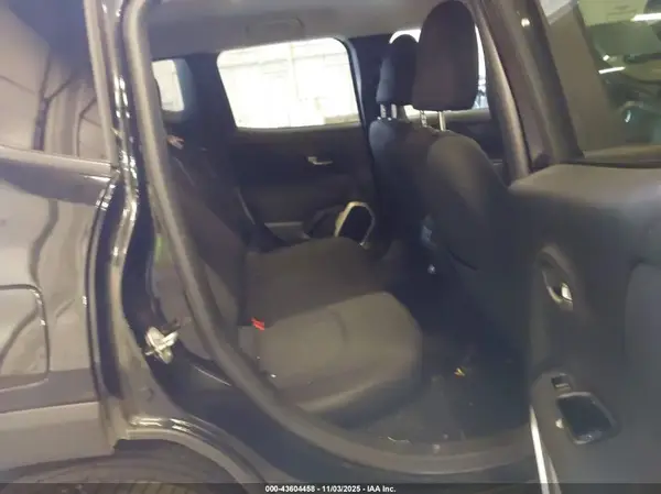 ZACCJBBBXJPH57097 2018 JEEP RENEGADE - Image 8