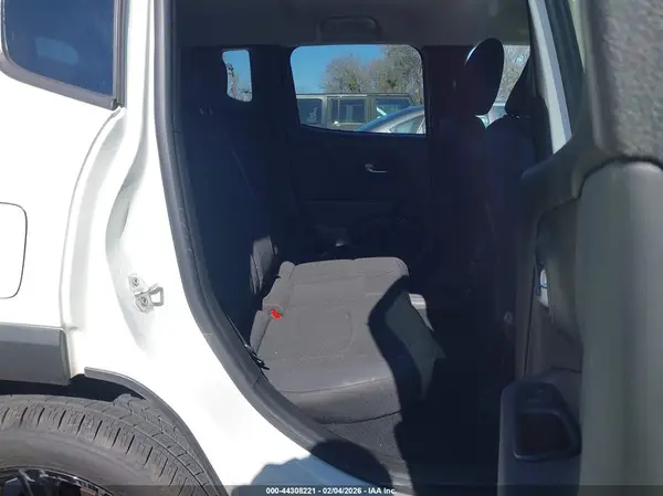 ZACCJBBBXJPH65765 2018 JEEP RENEGADE - Image 8