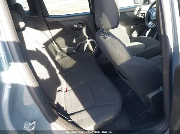 ZACCJBBBXJPJ38593 2018 JEEP RENEGADE - Image 8
