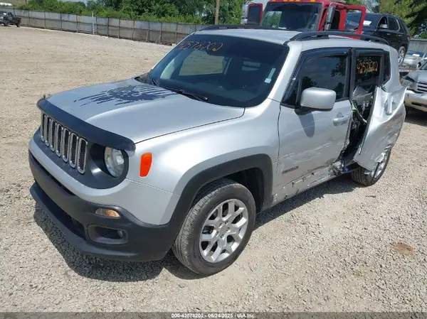 ZACCJBBBXJPJ38786 2018 JEEP RENEGADE - Image 2