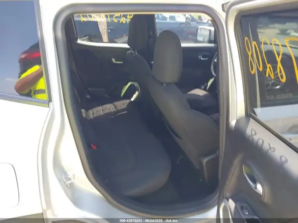 ZACCJBBBXJPJ38786 2018 JEEP RENEGADE - Image 8