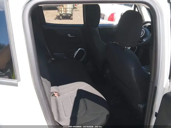 ZACCJBBBXJPJ44216 2018 JEEP RENEGADE - Image 8