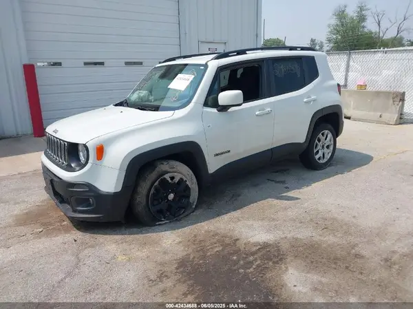 ZACCJBBBXJPJ44300 2018 JEEP RENEGADE - Image 2