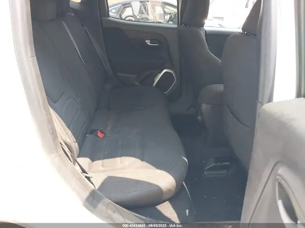 ZACCJBBBXJPJ44300 2018 JEEP RENEGADE - Image 8