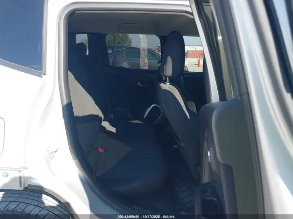 ZACCJBBBXJPJ45866 2018 JEEP RENEGADE - Image 8