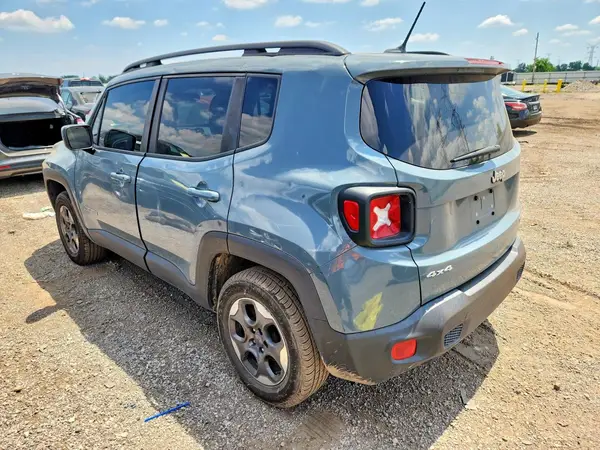 ZACCJBBH2HPE95882 2017 JEEP RENEGADE - Image 2