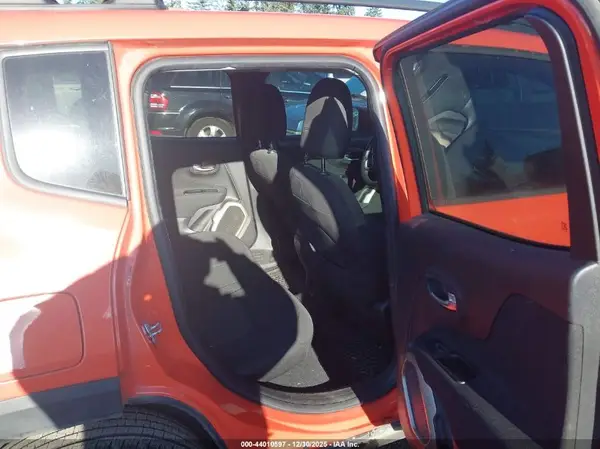 ZACCJBBH2HPF08081 2017 JEEP RENEGADE - Image 8