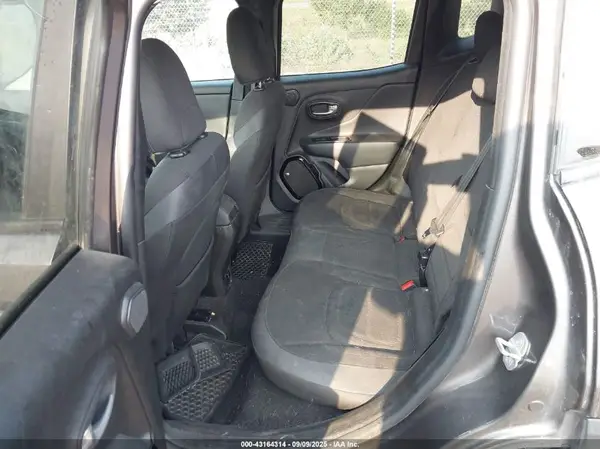 ZACCJBBT3GPE10437 2016 JEEP RENEGADE - Image 8