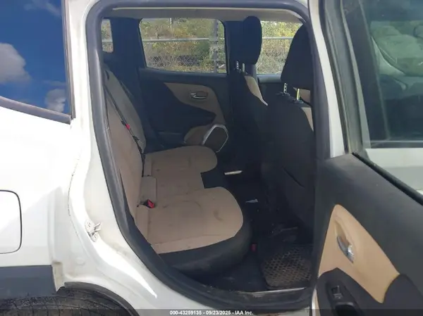 ZACCJBBT5GPC81374 2016 JEEP RENEGADE - Image 8