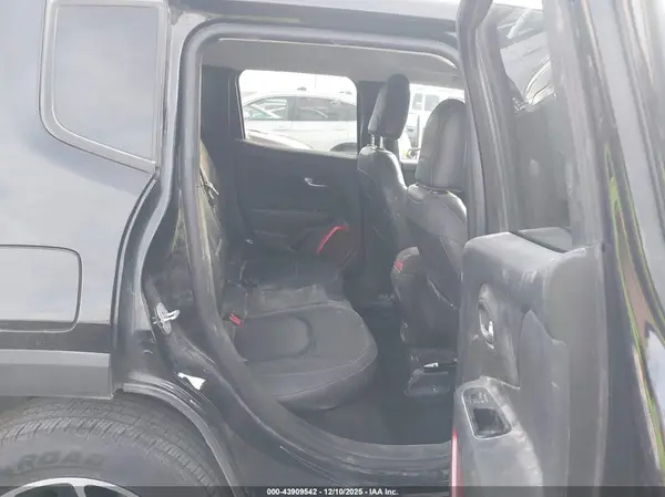 ZACCJBCB0HPE45122 2017 JEEP RENEGADE - Image 8
