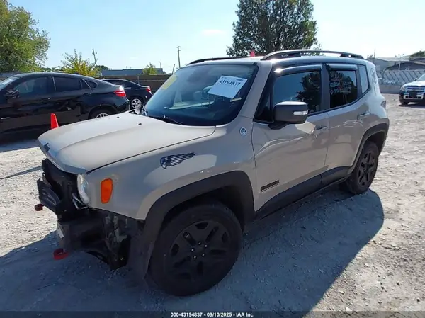 ZACCJBCB0HPE88360 2017 JEEP RENEGADE - Image 2
