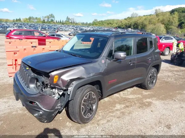 ZACCJBCB0HPF28212 2017 JEEP RENEGADE - Image 2