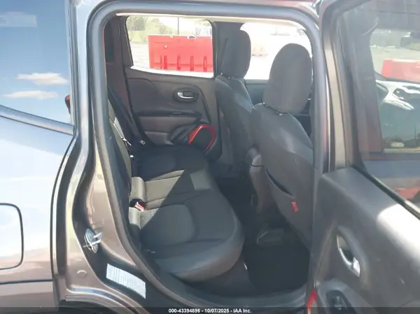 ZACCJBCB0HPF28212 2017 JEEP RENEGADE - Image 8