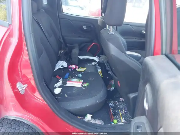 ZACCJBCB0JPG84031 2018 JEEP RENEGADE - Image 8