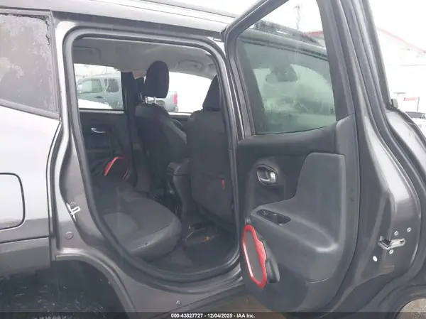 ZACCJBCB0JPH06254 2018 JEEP RENEGADE - Image 8