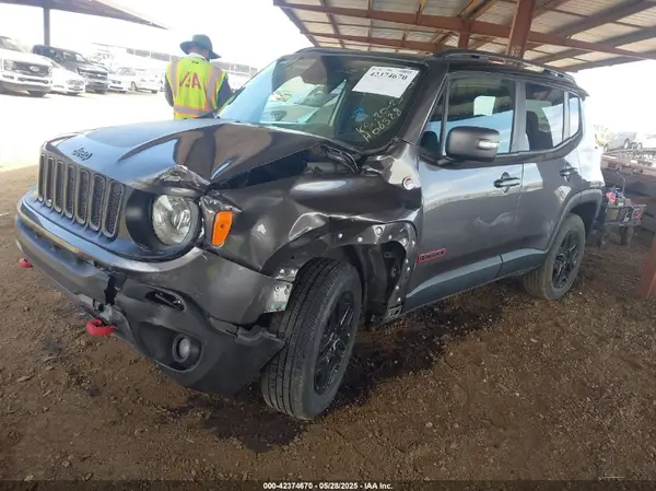 ZACCJBCB0JPH06528 2018 JEEP RENEGADE - Image 2