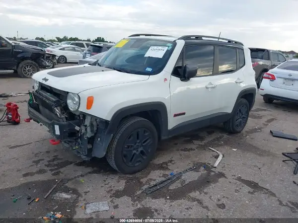 ZACCJBCB0JPH59729 2018 JEEP RENEGADE - Image 2