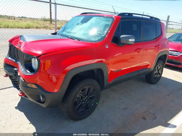 ZACCJBCB0JPH63974 2018 JEEP RENEGADE - Image 2