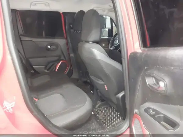 ZACCJBCB0JPH76921 2018 JEEP RENEGADE - Image 8