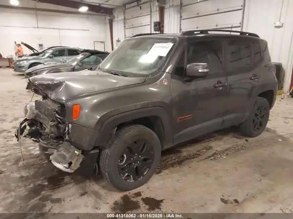 ZACCJBCB0JPJ03169 2018 JEEP RENEGADE - Image 2