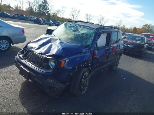 ZACCJBCB1HPE40687 2017 JEEP RENEGADE - Image 2