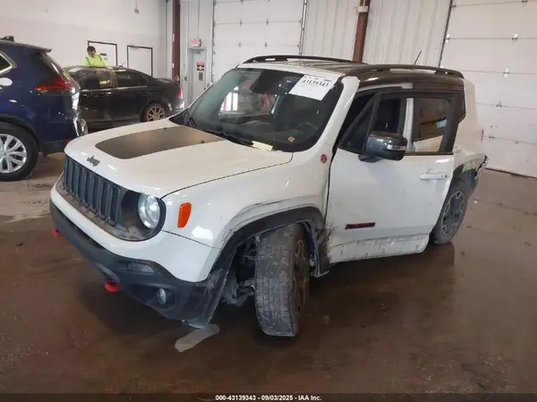 ZACCJBCB1HPE86567 2017 JEEP RENEGADE - Image 2