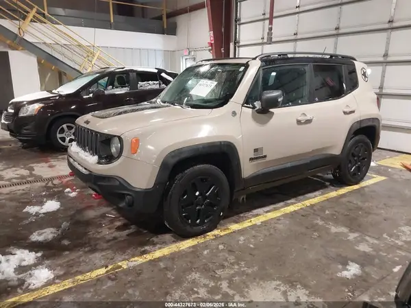 ZACCJBCB1HPE98461 2017 JEEP RENEGADE - Image 2
