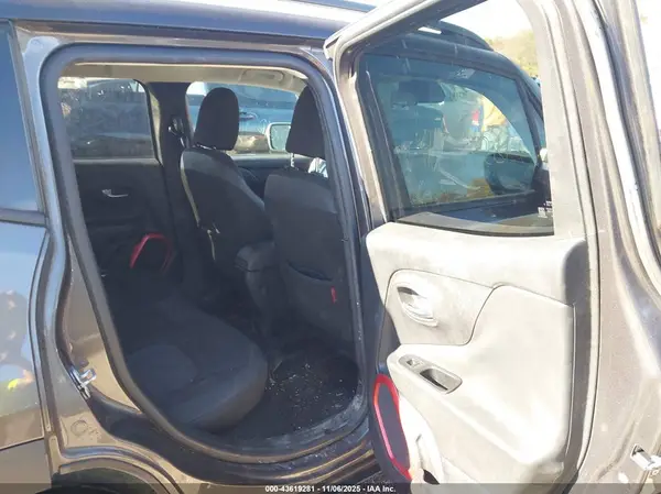 ZACCJBCB1HPG27184 2017 JEEP RENEGADE - Image 8