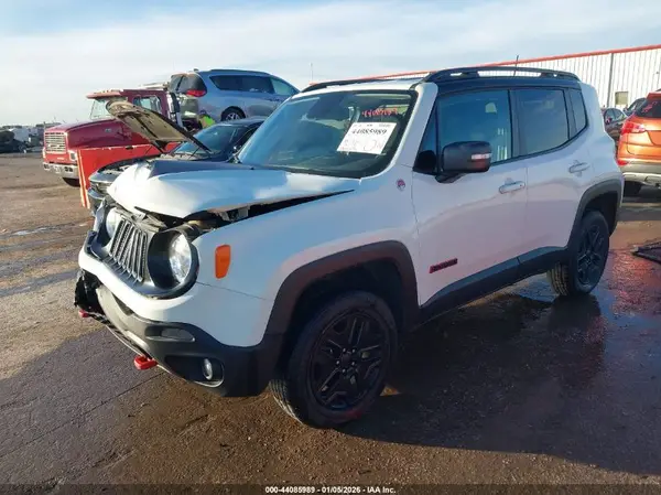 ZACCJBCB1JPH55768 2018 JEEP RENEGADE - Image 2
