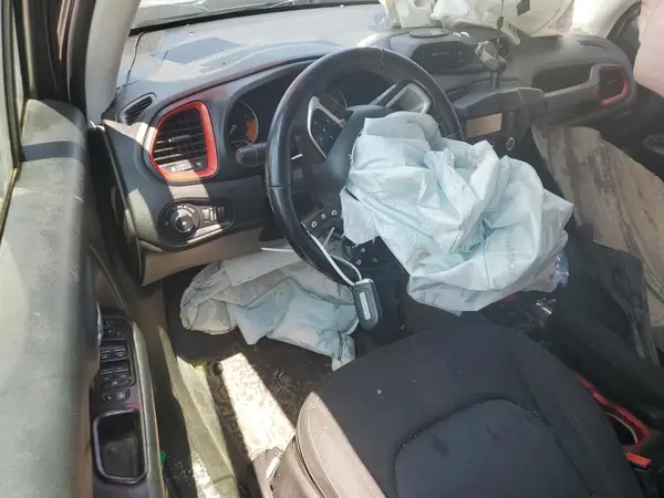 ZACCJBCB2HPE73133 2017 JEEP RENEGADE - Image 8
