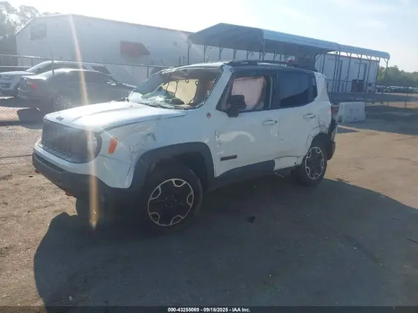 ZACCJBCB2HPE96038 2017 JEEP RENEGADE - Image 2