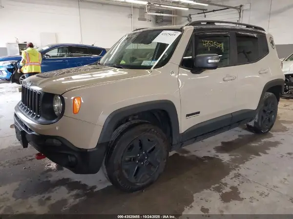 ZACCJBCB2HPF02629 2017 JEEP RENEGADE - Image 2