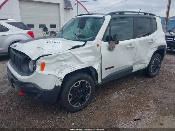 ZACCJBCB2HPF66072 2017 JEEP RENEGADE - Image 2
