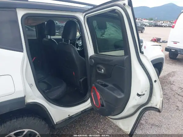 ZACCJBCB2HPF66072 2017 JEEP RENEGADE - Image 8