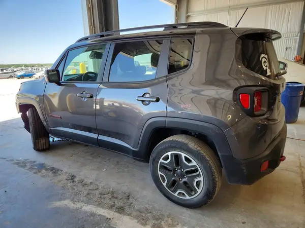 ZACCJBCB2HPG11284 2017 JEEP RENEGADE - Image 2
